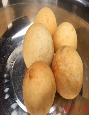 乌石岗村特色小食“炸空心油糍”