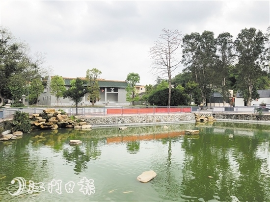 鹤山市共和镇来苏村村居环境变美，图为该村内湖。
