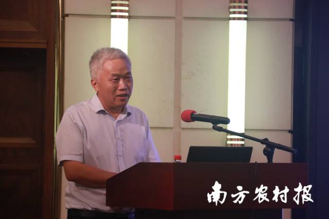 广东省农业科学院植物保护研究所研究员李敦松分享绿色防控技术。