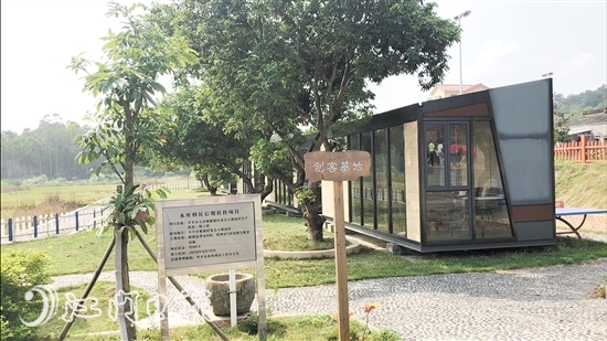 大沙河水库旁茶室正接待来客。