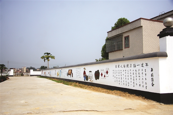     洪湖村整洁干净的村容村貌。