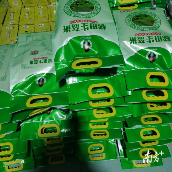 连南瑶族自治县绿源优质米加工厂平均每天供应约1吨大米到广州市场。受访者供图