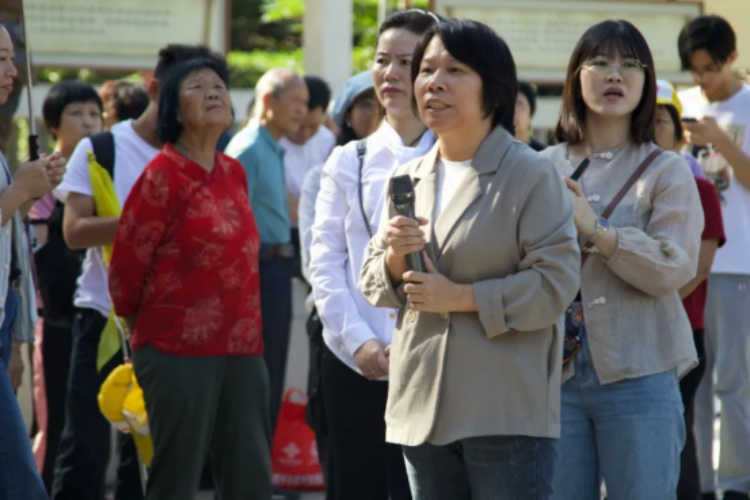 黄小玲在“万人游凤凰山茶旅走廊”活动现场。